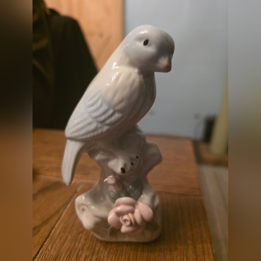 Vintage Mid Century Porcelain Bird Figurine w Pink Rose – Japan